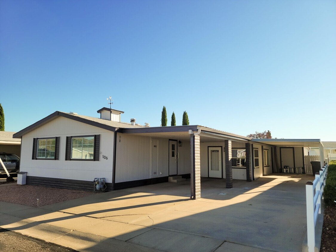 Foto principal - Remodeled 3 Bedroom Home with Shop in Lava...