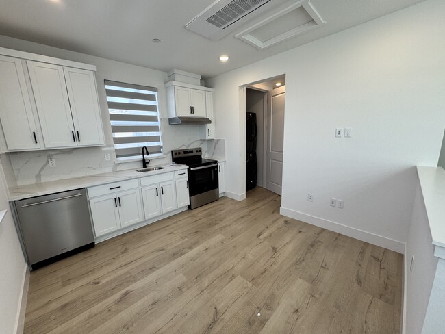 Building Photo - 201 W Rustica Dr