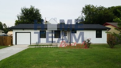 Building Photo - 805 S 32nd St