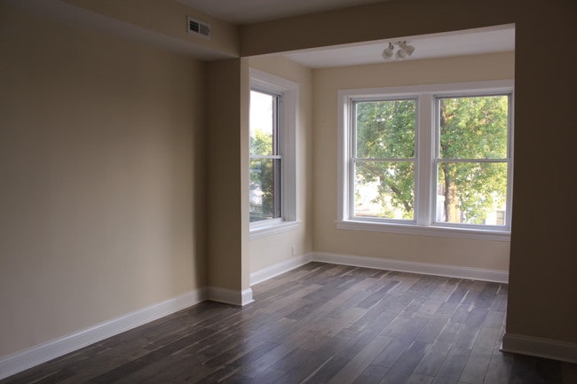 Sala de estar - 3316 W Hutchinson St