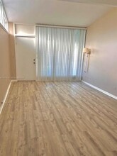 Building Photo - 1070 98th St