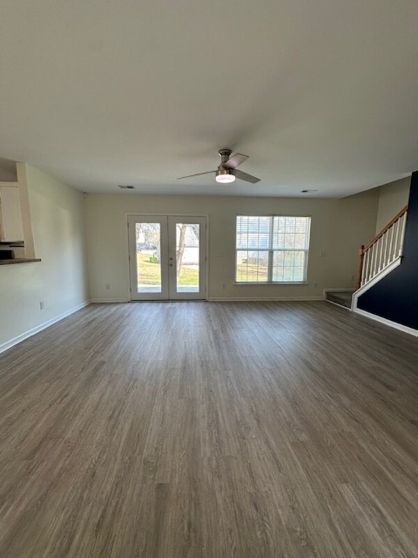 Building Photo - 735 Cottontail Ct S