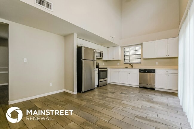 Building Photo - 604 Breezeway Ct