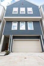 Building Photo - 2056 Johanna Dr