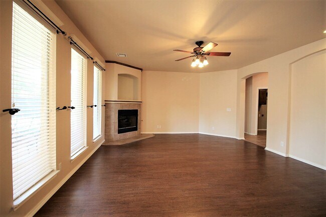 Foto del edificio - Beautiful 4 Bed 2 Bath in Edmond