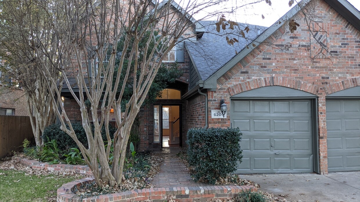 Primary Photo - 6209 Eagle Creek Dr
