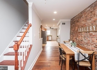 Building Photo - 836 S Kenwood Ave
