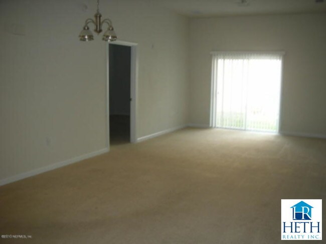 Building Photo - Ideal Location!