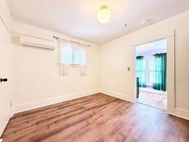 Foto del edificio - 4187 Denker Ave