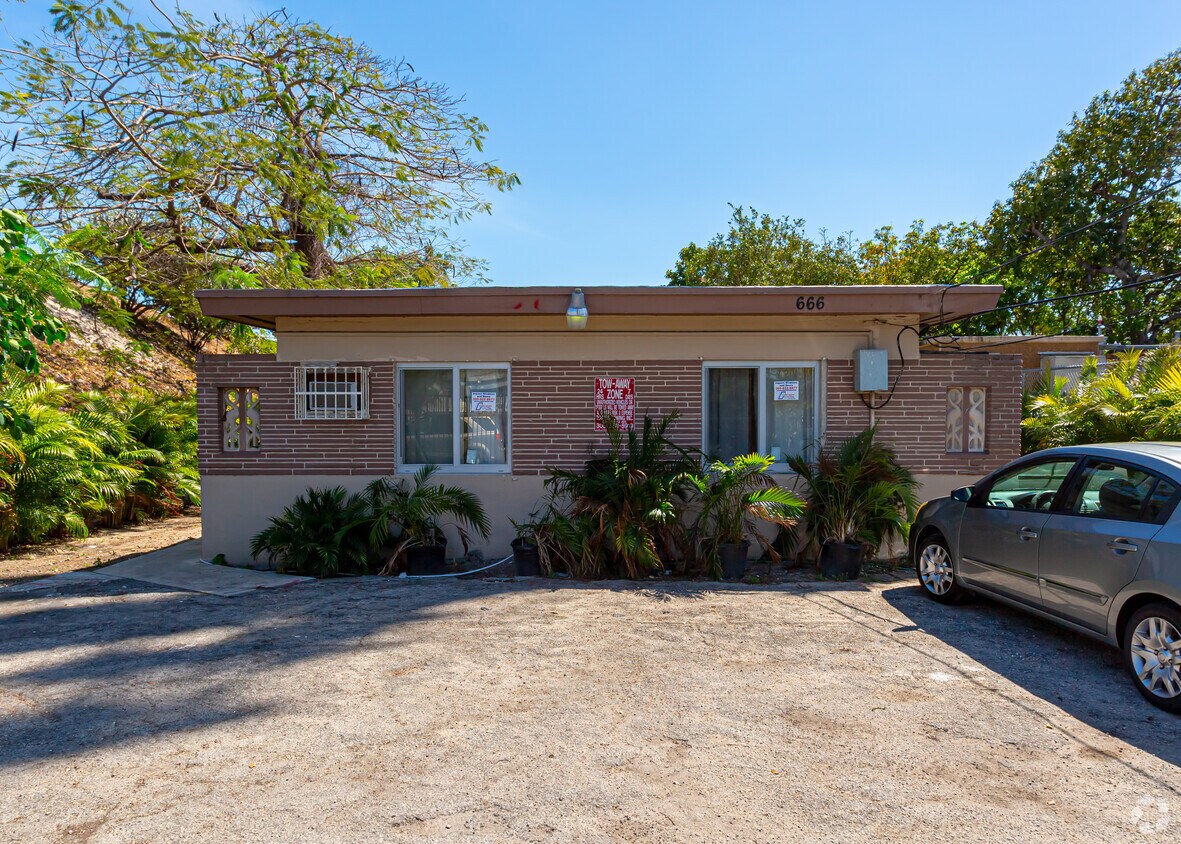 Foto del edificio - 666 NW 35th St