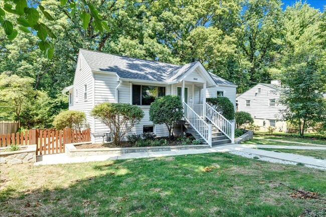 Building Photo - Exquisite 2-bedroom single-family home