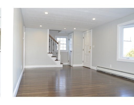 Building Photo - 41 Welles Ave