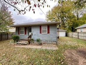 Building Photo - 1222 N Farmer Ave