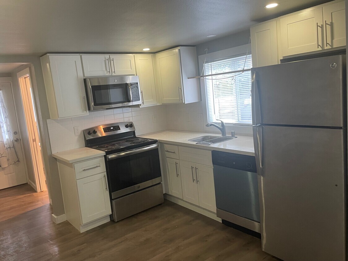 Great kitchen layout - 2037 S 8th St
