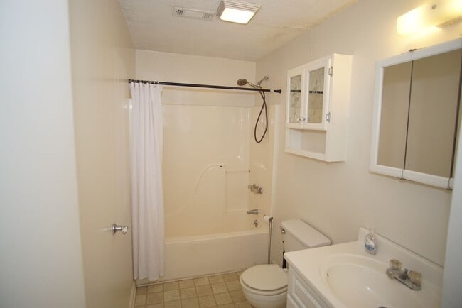Building Photo - North Knoxville Cottage!