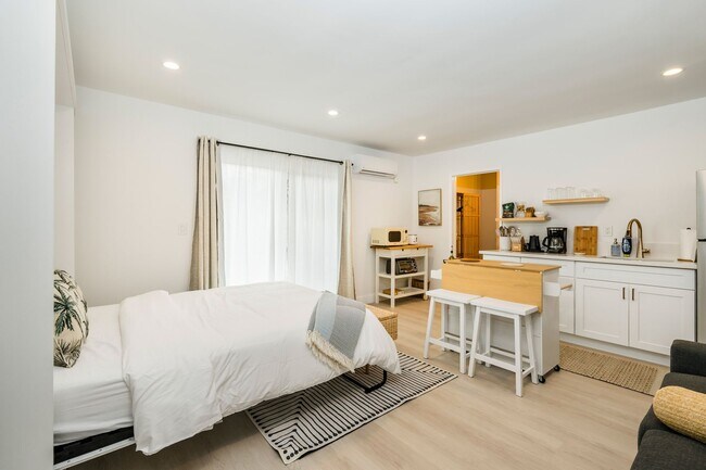 Interior Photo - 16 Fleet St