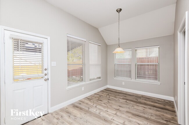 Foto del edificio - 860 Roaring Springs Rd