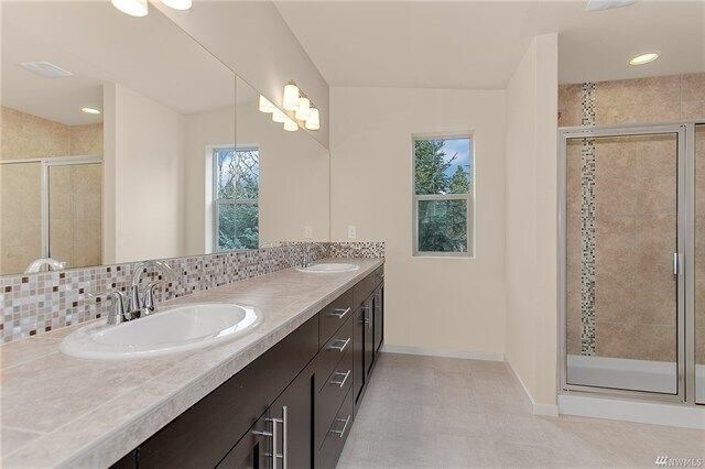 Foto del edificio - Gorgeous Executive Home, Available Now