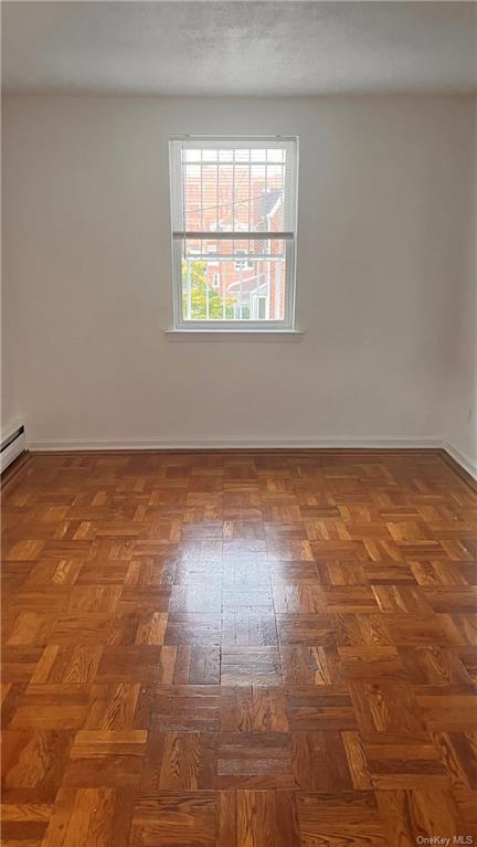 Foto del edificio - 3776 Laconia Ave