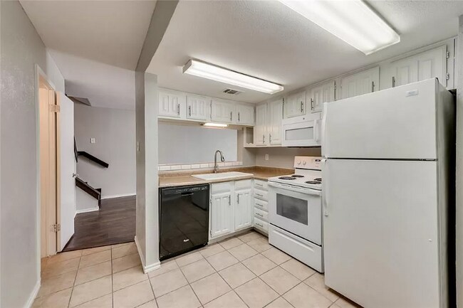 Foto del edificio - 228 Shady Ln Dr