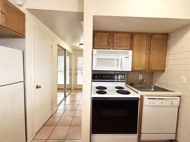 Foto del edificio - 599 Darwin St