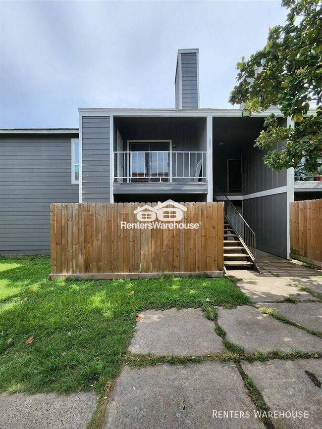 Building Photo - 8034 Antoine Dr Building Photo - 8034 Antoine Dr