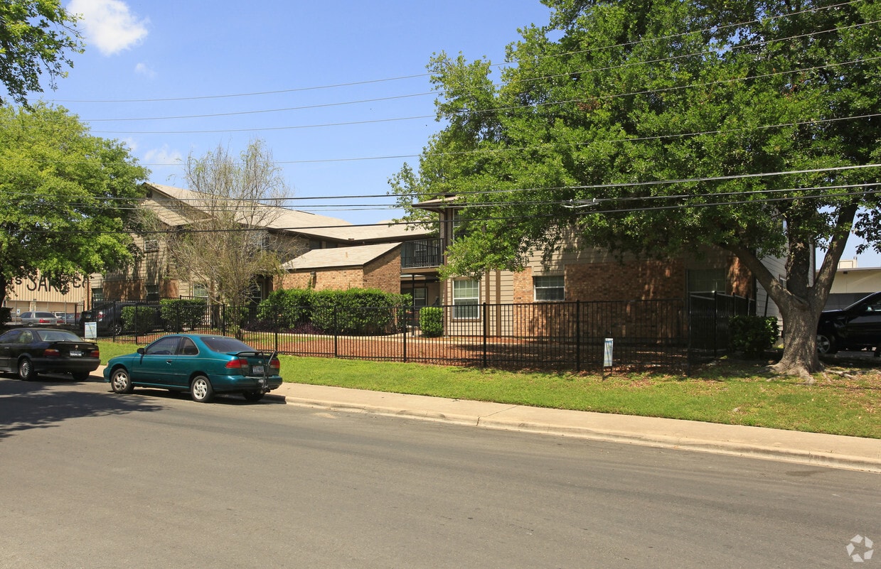Primary Photo - Nelray Apartments