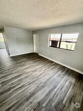 Building Photo - 916 Mt Airy Ave