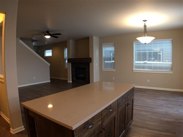 Foto del edificio - 63157 NE Hadley Pl