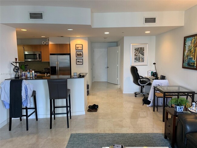 Building Photo - 1060 Brickell Ave