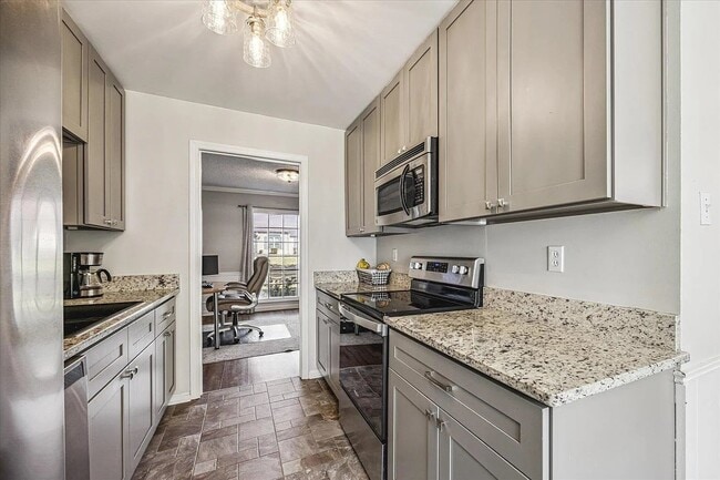 Building Photo - 8021 Brooxie Cove