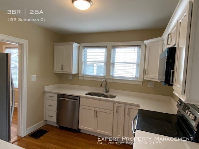 Building Photo - 152 Suburban Ct