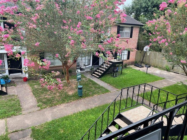 Foto del edificio - 404 S Hood St