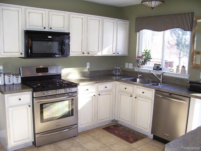 Building Photo - 3845 Crestwood Ct