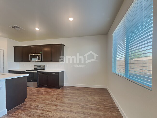 Foto del edificio - 6138 Theodore St