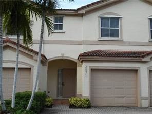 Building Photo - 2571 Riverside Dr