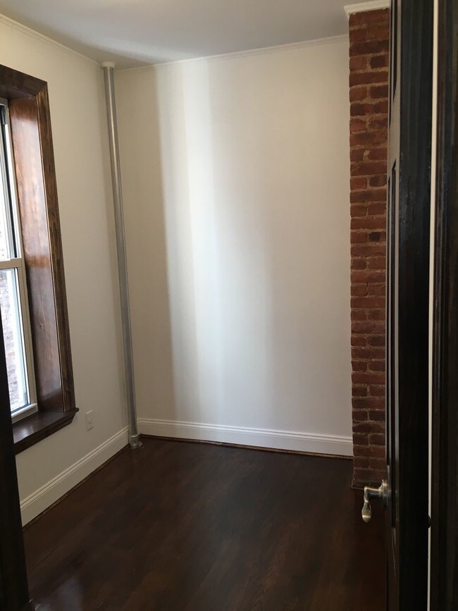 Foto del edificio - 86 E 7th St