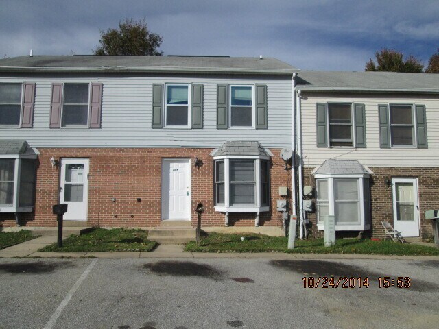 Primary Photo - 415 Strathaven Ct