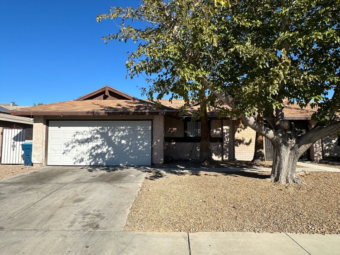 Primary Photo - Casa Linda