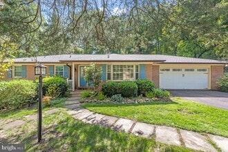 Building Photo - 39225 Foxhill Rd