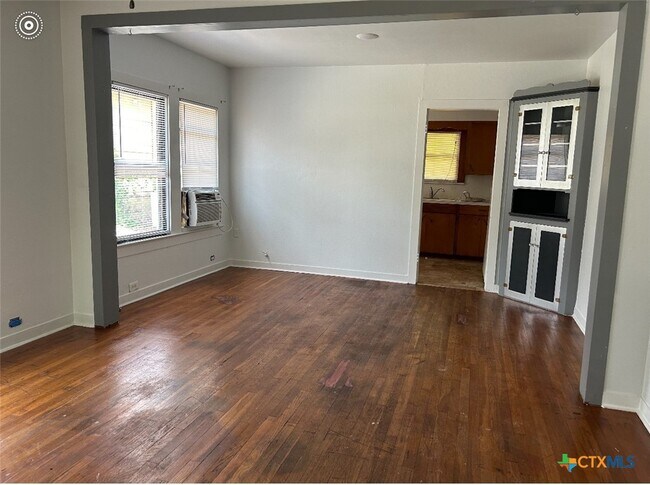 Building Photo - 819 S Austin St
