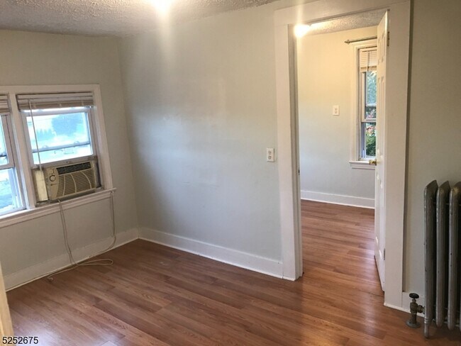 Foto del edificio - 156 Valley Rd