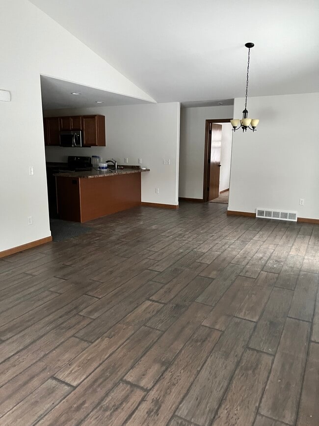 Building Photo - 227404 Dove Ave