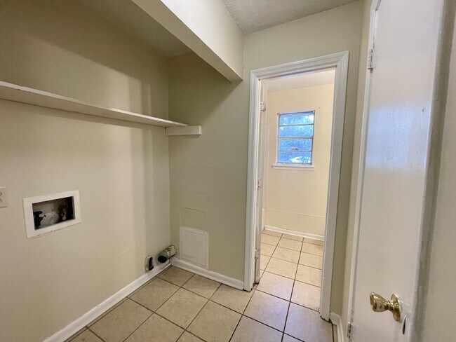 Foto del edificio - Home For Rent