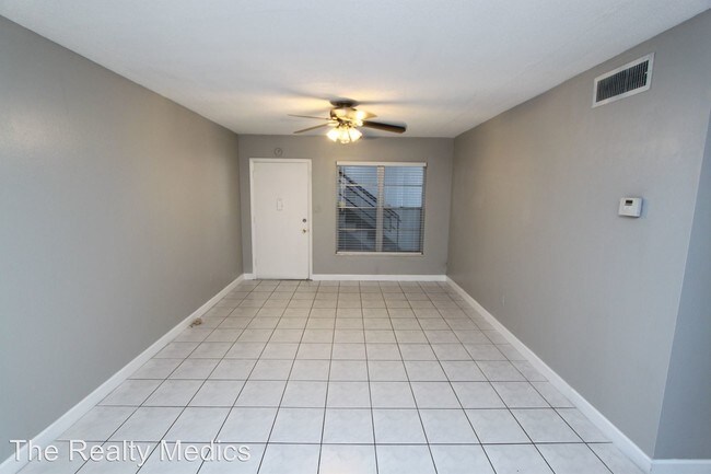 Building Photo - 2 br, 1 bath House - 825 N Primrose Dr #105