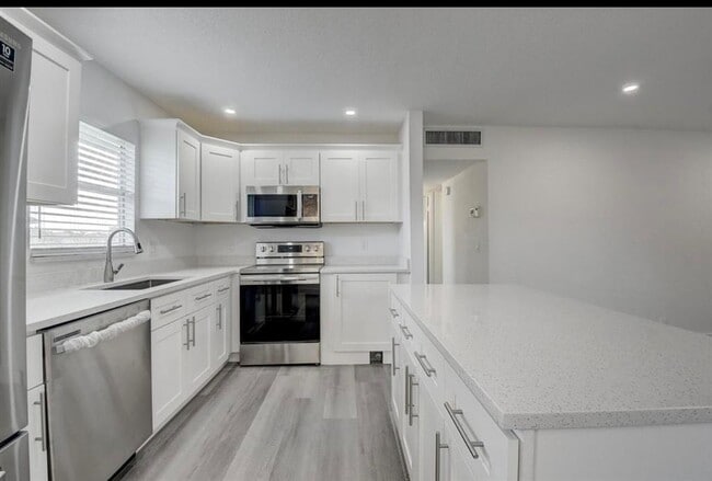 Building Photo - 125 Brittany Terrace
