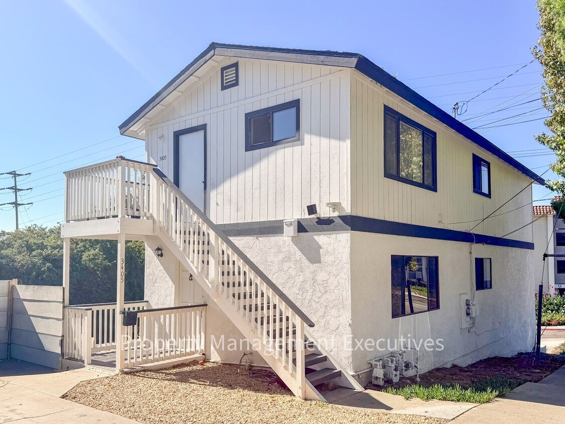 Primary Photo - Remodeled 3 Bedroom, 1 Bath Duplex with Ga...