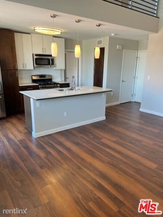Building Photo - 2 br, 2 bath Condo - 1008 Lake St Apt E