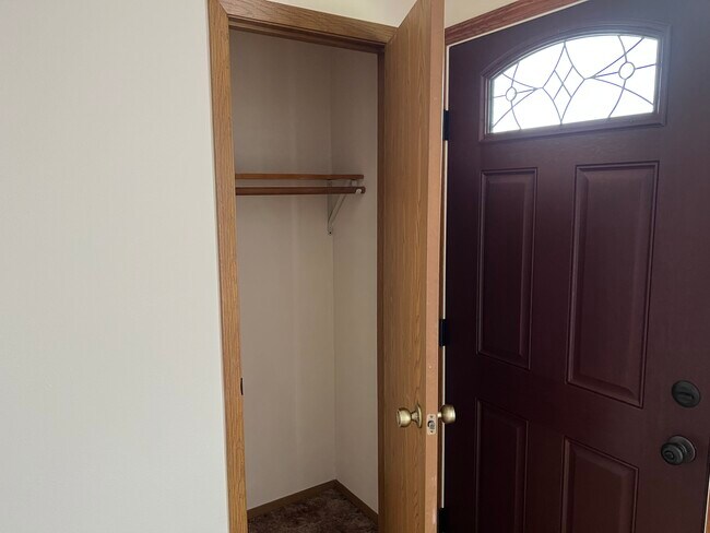 Foto del edificio - 527 Briarwood Dr