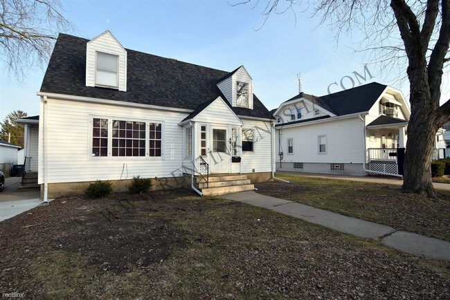 Building Photo - 4417 19th Ave